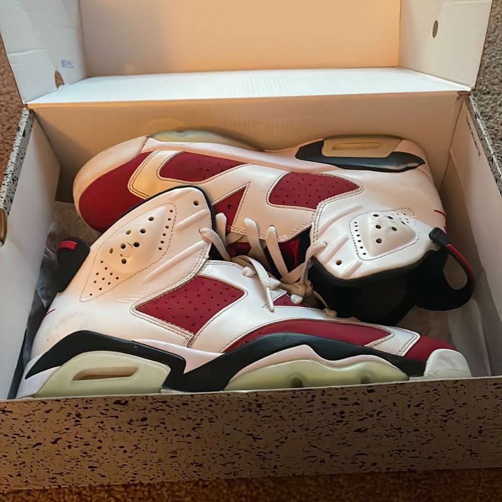 Air Jordan 6 retro in the color red, white and black. Size 9.5